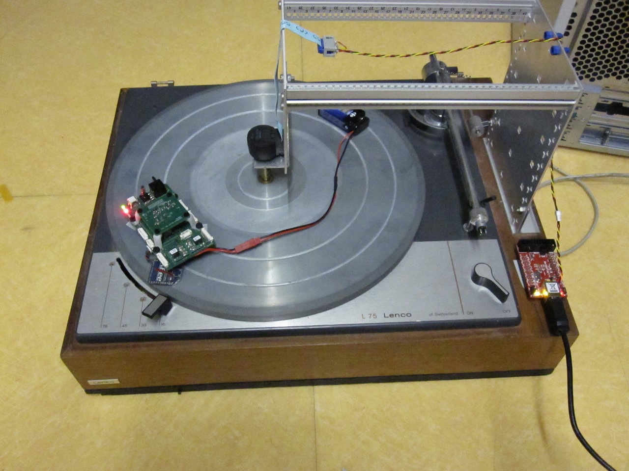 File:Lisa turntable.jpg