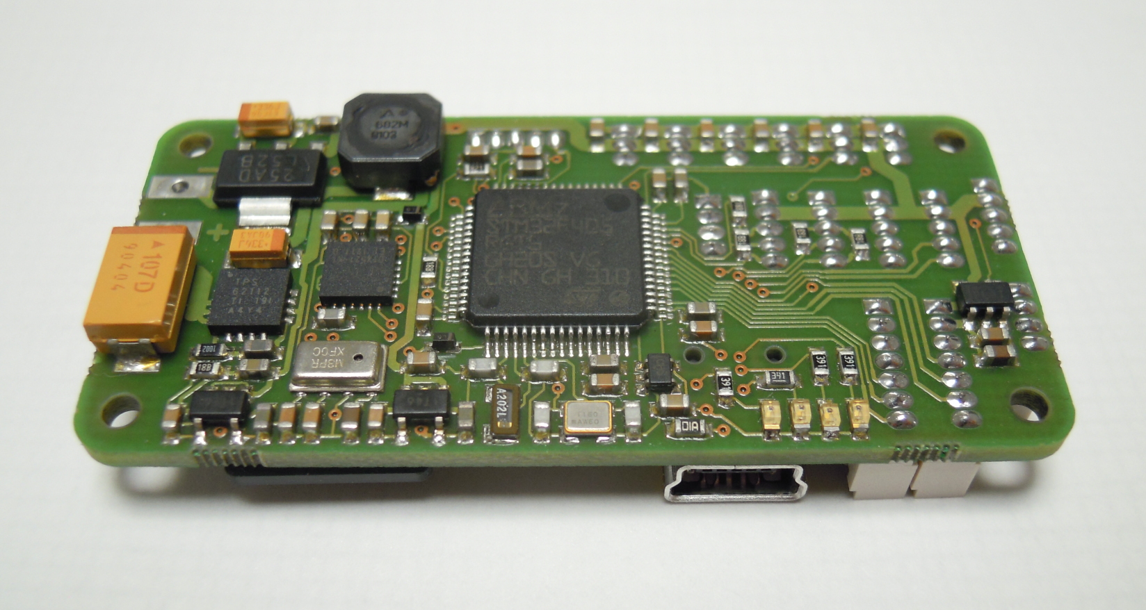 File:Apogee v100 bottom.JPG